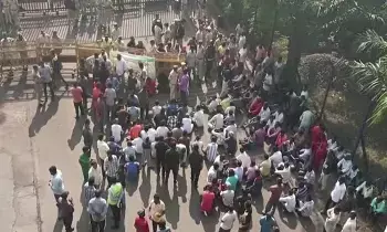 Protests Intensify at Gangavaram Port Gate as Fishermen Agitate: గంగవరం పోర్టు గేటు వద్ద మత్స్యకారుల ఆందోళన తీవ్రం.. చర్చలకు ఆహ్వానించిన యాజమాన్యం