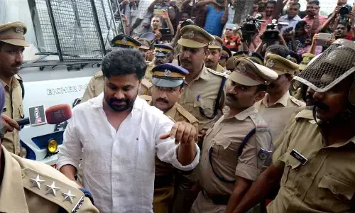 Malayalam Actor Dileep: లైంగిక వేధింపుల కేసులో దిలీప్ కు ఊరట