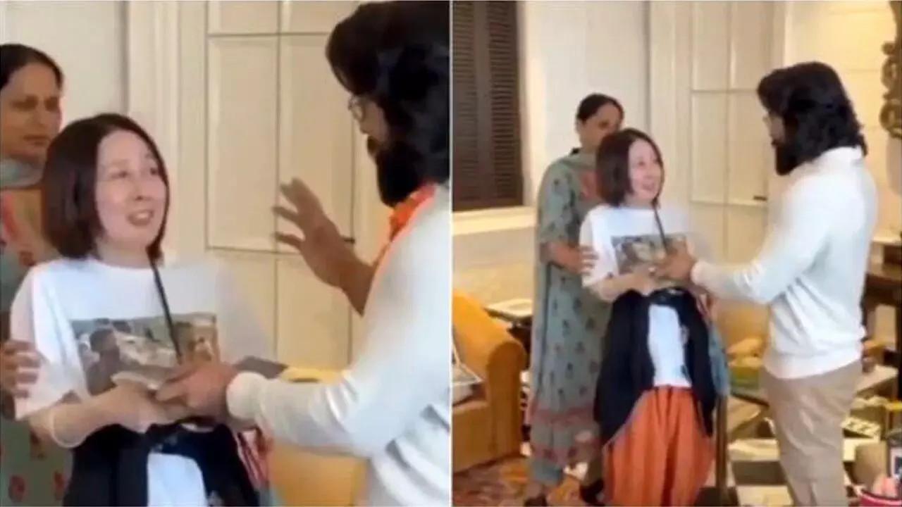 Ram Charan Wins Hearts with His Simplicity: రామ్ చరణ్ సింప్లిసిటీకి అంతా ఫిదా.. జపాన్ ఫ్యాన్స్ను ప్రత్యేకంగా కలిసిన మెగాపవర్ స్టార్ Ram Charan Wins Hearts with His Simplicity: రామ్ చరణ్ సింప్లిసిటీకి అంతా ఫిదా.. జపాన్ ఫ్యాన్స్ను ప్రత్యేకంగా కలిసిన మెగాపవర్ స్టార్