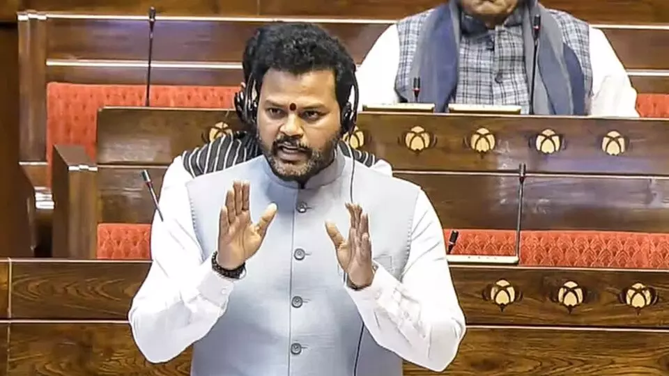 IndiGo Crisis Sparks Strong Warning in Parliament: ఇండిగో సంక్షోభం పై పార్లమెంట్‌లో తీవ్ర హెచ్చరిక: ఎంత పెద్ద కంపెనీ అయినా  రాజీ  లేదు.. మంత్రి రామ్మోహన్ నాయుడు స్పష్టమైన సందేశం