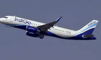 IndiGo Crisis : పెరిగిన టికెట్ ధరలు, రద్దైన విమానాలతో ఇండిగో సంక్షోభం..మూడీస్ రేటిం ఏజెన్సీ హెచ్చరిక