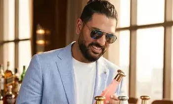 Yuvraj Singh : యువరాజ్ సింగ్ ఫినో టకీలా బ్రాండ్ ఆవిష్కరణ..ఒక బాటిల్‌ తాగాలంటే నెల జీతం పెట్టాల్సిందే