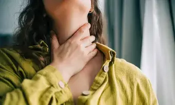 Winter Sore Throat and Cough: చలికాలంలో వేధించే గొంతు నొప్పి, దగ్గుకు చెక్! ఇంట్లో లభించే సహజ ఔషధాలు ఇవే..