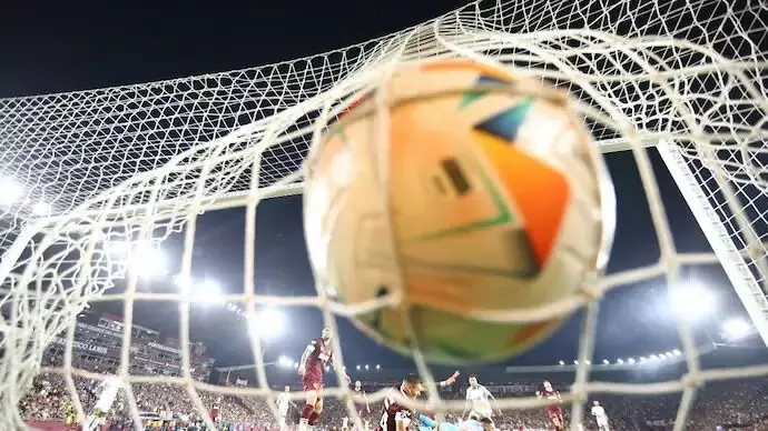 Violent Clash During Football Match: ఫుట్బాల్ మ్యాచ్లో హింసాత్మక ఘర్షణ: ఆటగాళ్లకు గాయాలు Violent Clash During Football Match: ఫుట్బాల్ మ్యాచ్లో హింసాత్మక ఘర్షణ: ఆటగాళ్లకు గాయాలు