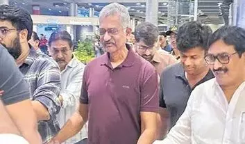 Phone Tapping Case: ఫోన్ ట్యాపింగ్ కేసు: సిట్ ముందు లొంగిపోవాలని ప్రభాకర్రావుకు సుప్రీంకోర్టు ఆదేశాలు Phone Tapping Case: ఫోన్ ట్యాపింగ్ కేసు: సిట్ ముందు లొంగిపోవాలని ప్రభాకర్రావుకు సుప్రీంకోర్టు ఆదేశాలు