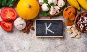 Vitamin K Deficiency: విటమిన్ K లోపం: శరీరంలో కనిపించే ప్రమాదకర లక్షణాలు ఇవే.. Vitamin K Deficiency: విటమిన్ K లోపం: శరీరంలో కనిపించే ప్రమాదకర లక్షణాలు ఇవే..