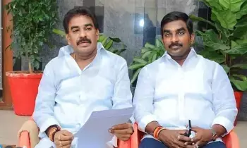 Pinnelli Ramakrishna Reddy: మాచర్ల కోర్టులో పిన్నెల్లి సోదరుల సరెండర్ Pinnelli Ramakrishna Reddy: మాచర్ల కోర్టులో పిన్నెల్లి సోదరుల సరెండర్