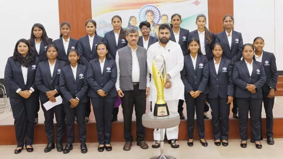 Pawan Kalyan Felicitates Blind Women’s World Cup Team: అంధ మహిళల ప్రపంచ కప్ జట్టుకు పవన్ ఘన సత్కారం! రహదారి కోరికపై వెంటనే ఆదేశాలు Pawan Kalyan Felicitates Blind Women’s World Cup Team: అంధ మహిళల ప్రపంచ కప్ జట్టుకు పవన్ ఘన సత్కారం! రహదారి కోరికపై వెంటనే ఆదేశాలు