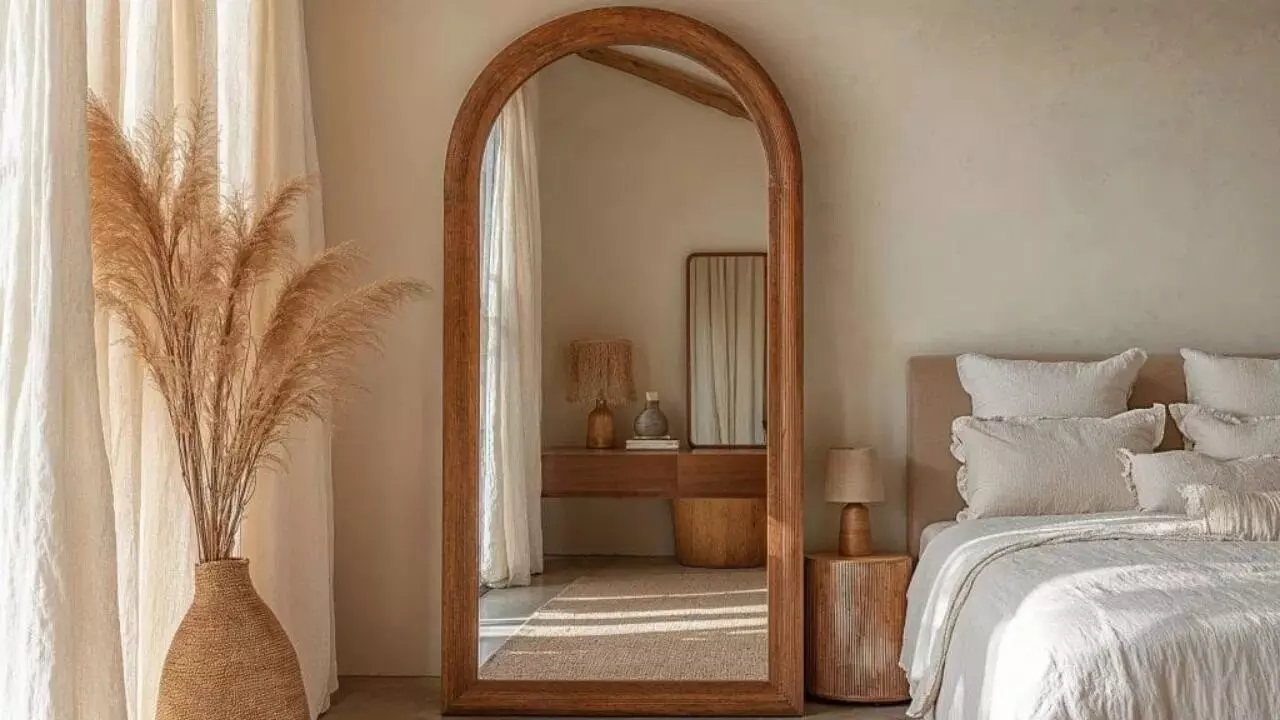 Mirrors as Energy Sources: అద్దాలు - శక్తి వనరులు: ఇంట్లో ఎక్కడ పెడితే అదృష్టం? పక్కా తెలుసుకోండి.. Mirrors as Energy Sources: అద్దాలు - శక్తి వనరులు: ఇంట్లో ఎక్కడ పెడితే అదృష్టం? పక్కా తెలుసుకోండి..