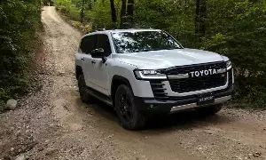 Toyota Land Cruiser  : టయోటా నా మజాకా నా.. ఈ లగ్జరీ కారుపై ఏకంగా రూ.13.67లక్షల డిస్కౌంట్