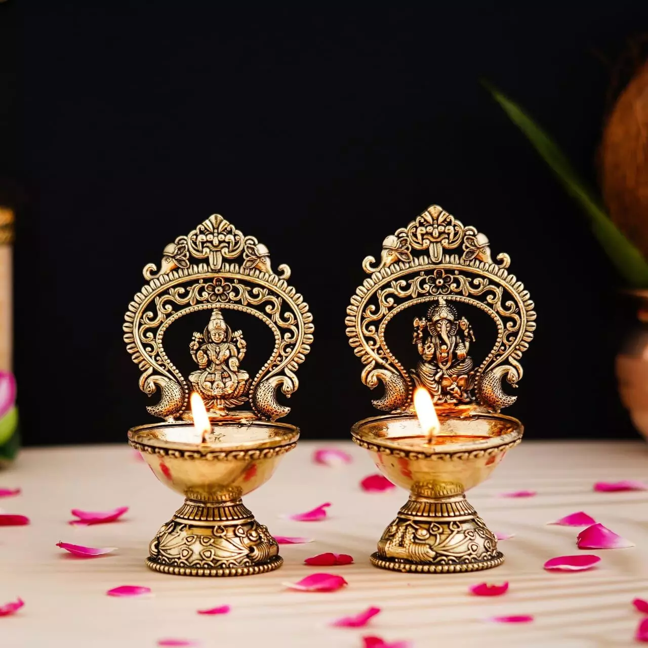 Direction of the Lamp Wick: దీపం వత్తుల దిశ .. ఎటువైపు ఉండాలి? Direction of the Lamp Wick: దీపం వత్తుల దిశ .. ఎటువైపు ఉండాలి?