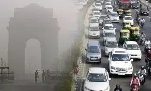 Delhi Pollution News : పాత బండ్లు కనిపిస్తే అంతే సంగతులు..సర్టిఫికేట్ లేకపోతే చుక్క పెట్రోల్ కూడా పోయరు