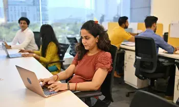 New Labour Code : ఉద్యోగులకు గుడ్ న్యూస్..ఇక నుంచి వారంలో 4 రోజులే పని..3 రోజులు సెలవు New Labour Code : ఉద్యోగులకు గుడ్ న్యూస్..ఇక నుంచి వారంలో 4 రోజులే పని..3 రోజులు సెలవు