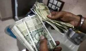 Rupee : రికార్డు కనిష్టం తర్వాత రూపాయి పవర్..డాలర్తో పోలిస్తే ఏకంగా 97 పైసలు బలం..ఆర్బీఐ చలవేనా? Rupee : రికార్డు కనిష్టం తర్వాత రూపాయి పవర్..డాలర్తో పోలిస్తే ఏకంగా 97 పైసలు బలం..ఆర్బీఐ చలవేనా?