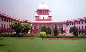 Supreme Court Expresses Anger: సుప్రీంకోర్టు ఆగ్రహం: తాగునీటే లేని వారి కోసం ఆలోచించండి.. బాటిల్ వాటర్ నాణ్యతపై పిటిషన్ ఎందుకు? Supreme Court Expresses Anger: సుప్రీంకోర్టు ఆగ్రహం: తాగునీటే లేని వారి కోసం ఆలోచించండి.. బాటిల్ వాటర్ నాణ్యతపై పిటిషన్ ఎందుకు?