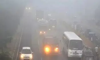 Delhi Pollution : ఢిల్లీలో కమర్షియల్ వెహికల్స్ నిషేధం..రవాణా, వ్యాపారంపై భారీ ప్రభావం..రోజుకు రూ.400 కోట్లు నష్టం