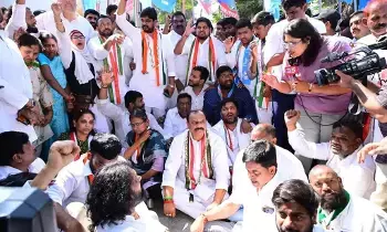 Congress Protest: కాంగ్రెస్ నిరసన నేపథ్యంలో గాంధీభవన్ వద్ద భారీ పోలీసు మోహరింపు.. ఉద్రిక్త పరిస్థితులు