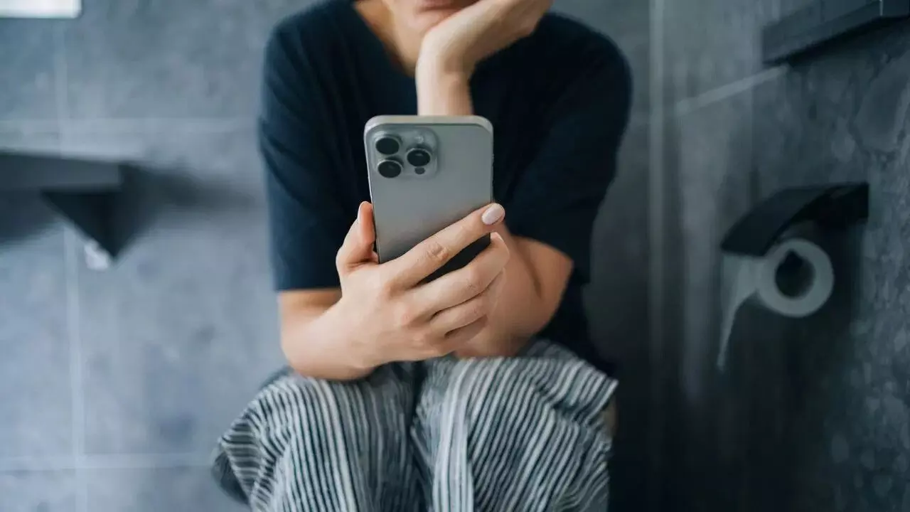 Piles Problem: యువతుల్లో పెరుగుతున్న పైల్స్ సమస్య.. నిర్లక్ష్యం చేస్తే ప్రమాదమే.. Piles Problem: యువతుల్లో పెరుగుతున్న పైల్స్ సమస్య.. నిర్లక్ష్యం చేస్తే ప్రమాదమే..