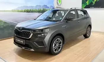 Year End Offers : షోరూంల దగ్గర పాత స్టాక్ క్లియరెన్స్ మేళా..రూ.2.50 లక్షల తగ్గింపుతో టాటా, మహీంద్రా కార్ల విధ్వంసం