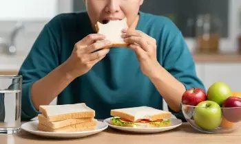 Eating White Bread: వైట్ బ్రెడ్ తింటున్నారా..? అయితే ఈ స్లో పాయిజన్ గురించి తప్పక తెలుసుకోండి..