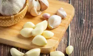 Eating Garlic on an Empty Stomach in the Morning: ఉదయాన్నే ఖాళీ కడుపుతో వెల్లుల్లి.. ఈ లాభాలు తెలిస్తే అస్సలు వదలరు