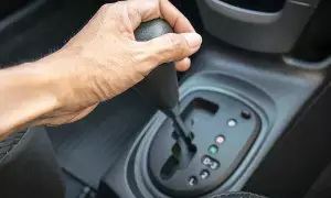 Automatic Cars : ట్రాఫిక్ కష్టాలకు చెక్.. రూ. 10 లక్షల లోపే అదిరిపోయే 5 ఆటోమేటిక్ కార్లు ఇవే