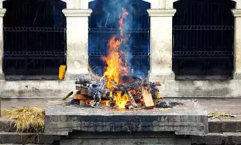 Look Back After Funeral Rites: అంత్యక్రియల తర్వాత వెనక్కి తిరిగి ఎందుకు చూడొద్దు.. దీని వెనుక ఉన్న అసలు కారణం ఇదే..