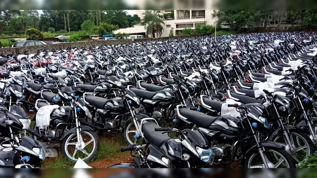 Two‑Wheeler Market : గ్రామీణ డిమాండ్తో స్థిరంగా కొనసాగుతున్న ద్విచక్ర వాహన మార్కెట్ Two‑Wheeler Market : గ్రామీణ డిమాండ్తో స్థిరంగా కొనసాగుతున్న ద్విచక్ర వాహన మార్కెట్