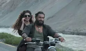 Dhurandhar Enters the ₹1000 Crore Club:  1000 కోట్ల క్లబ్‌లో దురంధర్.. బాక్సాఫీస్ వద్ద రణ్‌వీర్ సింగ్ సరికొత్త రికార్డ్