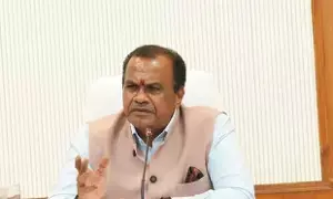 Minister Komatireddy Orders Measures to Avoid Jams: హైదరాబాద్-విజయవాడ హైవేపై సంక్రాంతి రద్దీకి చెక్: ట్రాఫిక్ జామ్ లేకుండా చర్యలు తీసుకోండి - మంత్రి కోమటిరెడ్డి ఆదేశాలు Minister Komatireddy Orders Measures to Avoid Jams: హైదరాబాద్-విజయవాడ హైవేపై సంక్రాంతి రద్దీకి చెక్: ట్రాఫిక్ జామ్ లేకుండా చర్యలు తీసుకోండి - మంత్రి కోమటిరెడ్డి ఆదేశాలు