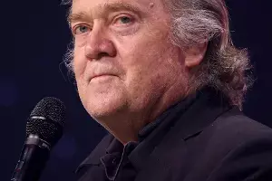 Steve Bannon Calls: అమెరికాకు 10 ఏళ్లపాటు వలసలపై పూర్తి నిషేధం విధించాలి: స్టీవ్ బానన్ పిలుపు