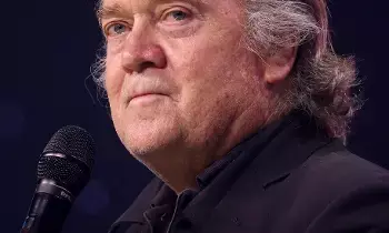 Steve Bannon Calls: అమెరికాకు 10 ఏళ్లపాటు వలసలపై పూర్తి నిషేధం విధించాలి: స్టీవ్ బానన్ పిలుపు