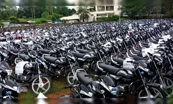 Two‑Wheeler Market : గ్రామీణ డిమాండ్‌తో స్థిరంగా కొనసాగుతున్న ద్విచక్ర వాహన మార్కెట్