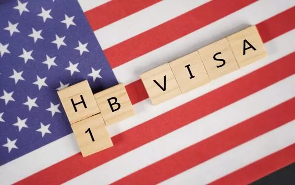 Key Changes in H-1B Visa Lottery: హెచ్-1బీ వీసా లాటరీలో కీలక మార్పులు.. అధిక వేతనాలకే ప్రాధాన్యం! Key Changes in H-1B Visa Lottery: హెచ్-1బీ వీసా లాటరీలో కీలక మార్పులు.. అధిక వేతనాలకే ప్రాధాన్యం!