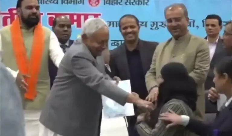 Doctor Nusrat Parveen Caught in Hijab Controversy: హిజాబ్ వివాదంలో చిక్కుకున్న డాక్టర్ నుస్రత్ పర్వీన్.. ఇంకా విధుల్లో చేరలేదు Doctor Nusrat Parveen Caught in Hijab Controversy: హిజాబ్ వివాదంలో చిక్కుకున్న డాక్టర్ నుస్రత్ పర్వీన్.. ఇంకా విధుల్లో చేరలేదు