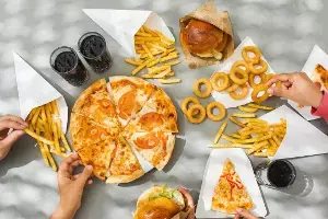 Eating These Snacks After 6 PM: సాయంత్రం 6 దాటిన తర్వాత ఈ స్నాక్స్ తింటున్నారా..?