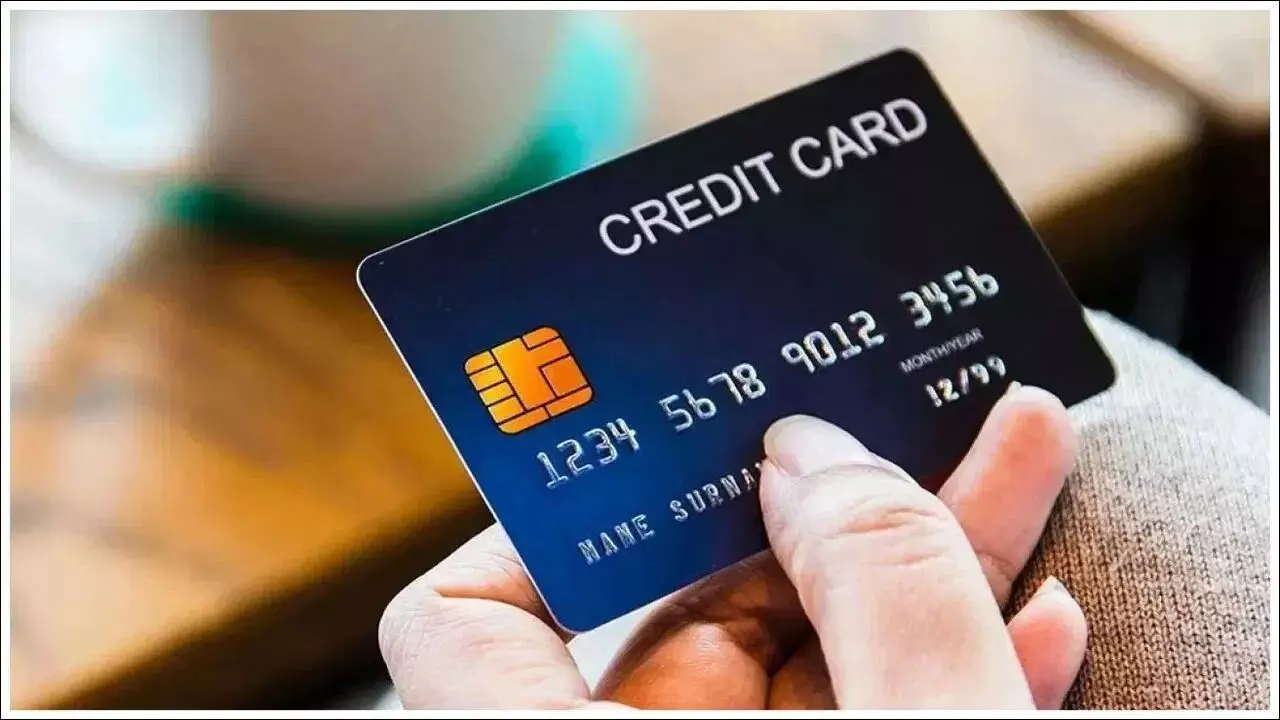 Credit Card : క్రెడిట్ కార్డు వాడుతున్నారా? ఈ తప్పులు చేస్తే ఐటీ నోటీసు గ్యారంటీ