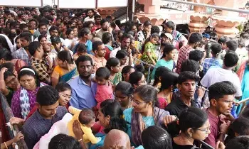 New Year Special: న్యూ ఇయర్ స్పెషల్.. ఆలయాలకు పోటెత్తిన భక్తులు