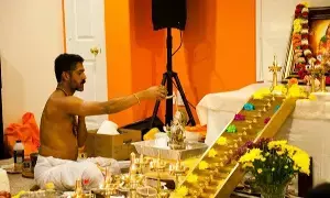 Ayyappa Swamy Photo at Home: ఇంట్లో అయ్యప్ప స్వామి ఫోటో ఉంచుకోవచ్చా..? వాస్తు నిపుణులు చెబుతున్న కీలక నియమాలు ఇవే! Ayyappa Swamy Photo at Home: ఇంట్లో అయ్యప్ప స్వామి ఫోటో ఉంచుకోవచ్చా..? వాస్తు నిపుణులు చెబుతున్న కీలక నియమాలు ఇవే!