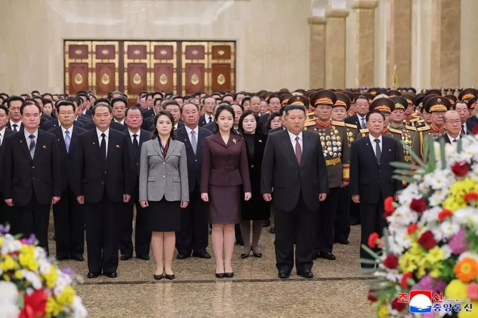 Kim Jong Un’s Daughter Likely to Get a High-Ranking Position: కిమ్ జోంగ్ ఉన్ కుమార్తెకు ఉన్నత పదవి.. త్వరలోనే అధికారిక ప్రకటన? Kim Jong Un’s Daughter Likely to Get a High-Ranking Position: కిమ్ జోంగ్ ఉన్ కుమార్తెకు ఉన్నత పదవి.. త్వరలోనే అధికారిక ప్రకటన?