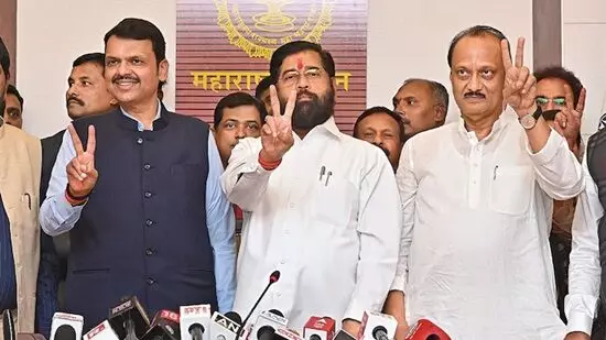 Maharashtra Local Body Elections: మహారాష్ట్ర స్థానిక సంస్థల ఎన్నికలు: పోలింగ్కు ముందే మహాయుతికి 68 సీట్లు ఏకగ్రీవ విజయం Maharashtra Local Body Elections: మహారాష్ట్ర స్థానిక సంస్థల ఎన్నికలు: పోలింగ్కు ముందే మహాయుతికి 68 సీట్లు ఏకగ్రీవ విజయం