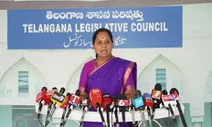 Kavitha’s Warning: కవిత హెచ్చరిక: కేసీఆర్ అసెంబ్లీకి రాకపోతే భారాసను దేవుడు కూడా కాపాడలేడు.. రేవంత్ వ్యాఖ్యలు అనుచితం Kavitha’s Warning: కవిత హెచ్చరిక: కేసీఆర్ అసెంబ్లీకి రాకపోతే భారాసను దేవుడు కూడా కాపాడలేడు.. రేవంత్ వ్యాఖ్యలు అనుచితం