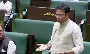 Minister Sridhar Babu: 2047 నాటికి 3 ట్రిలియన్ డాలర్ల ఆర్థిక వ్యవస్థ లక్ష్యం.. హిల్ట్ పాలసీతో హైదరాబాద్లో కాలుష్య నియంత్రణ: మంత్రి శ్రీధర్ బాబు Minister Sridhar Babu: 2047 నాటికి 3 ట్రిలియన్ డాలర్ల ఆర్థిక వ్యవస్థ లక్ష్యం.. హిల్ట్ పాలసీతో హైదరాబాద్లో కాలుష్య నియంత్రణ: మంత్రి శ్రీధర్ బాబు