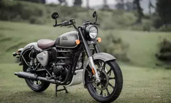 Royal Enfield : బుల్లెట్, క్లాసిక్ బైక్ కొనాలనుకుంటున్నారా? జేబుకు చిల్లు పడాల్సిందే