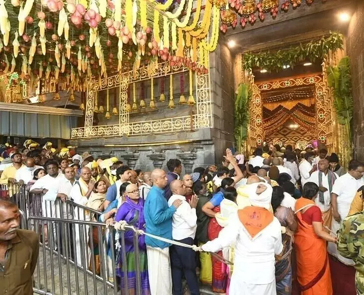 Vaikuntha Dwara Darshan: రేపటితో ముగియనున్న వైకుంఠ ద్వార దర్శనాలు Vaikuntha Dwara Darshan: రేపటితో ముగియనున్న వైకుంఠ ద్వార దర్శనాలు