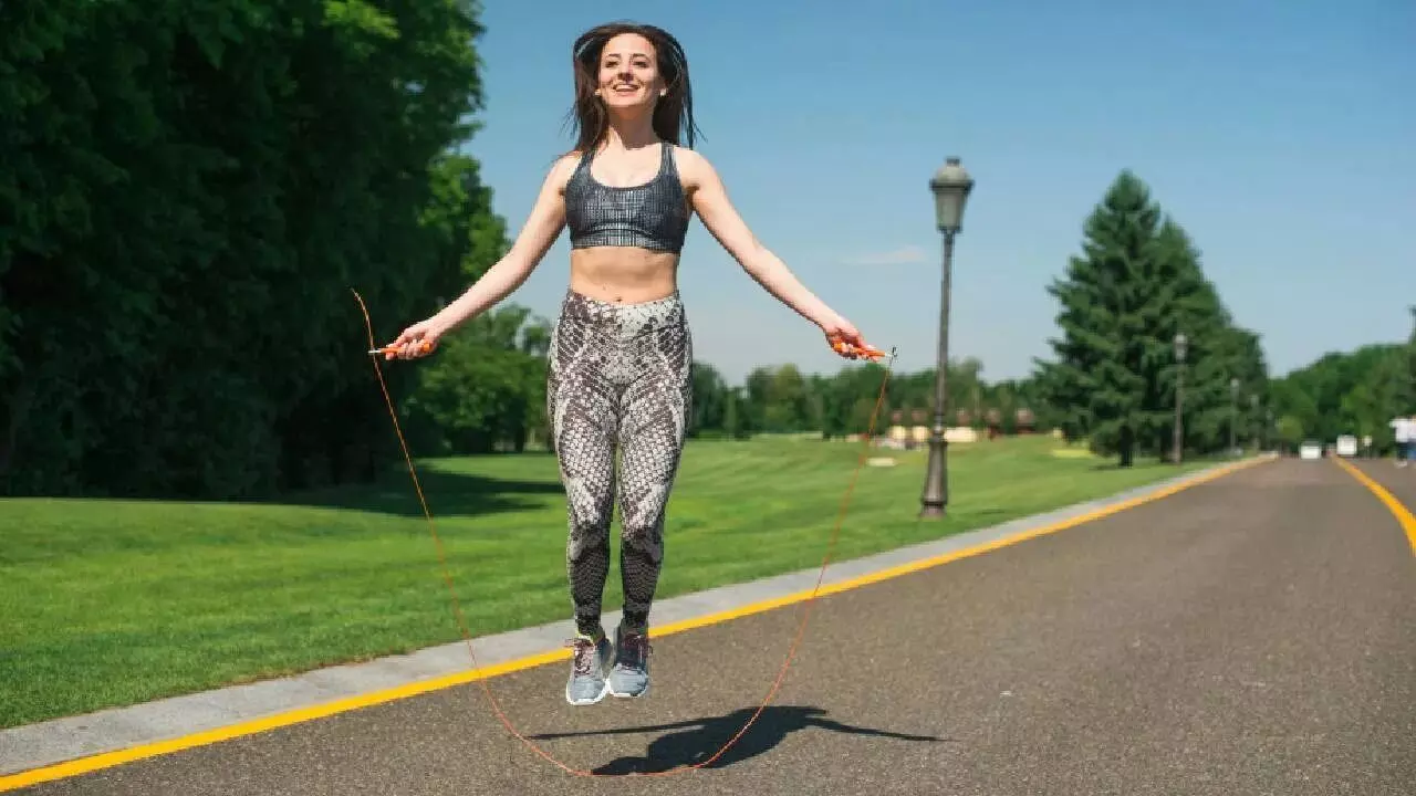 Just 15 Minutes a Day: రోజుకు కేవలం 15 నిమిషాలు.. ఈ చిన్న వ్యాయామంతో మీ ఆరోగ్యం మీ గుప్పిట్లోకి.. Just 15 Minutes a Day: రోజుకు కేవలం 15 నిమిషాలు.. ఈ చిన్న వ్యాయామంతో మీ ఆరోగ్యం మీ గుప్పిట్లోకి..