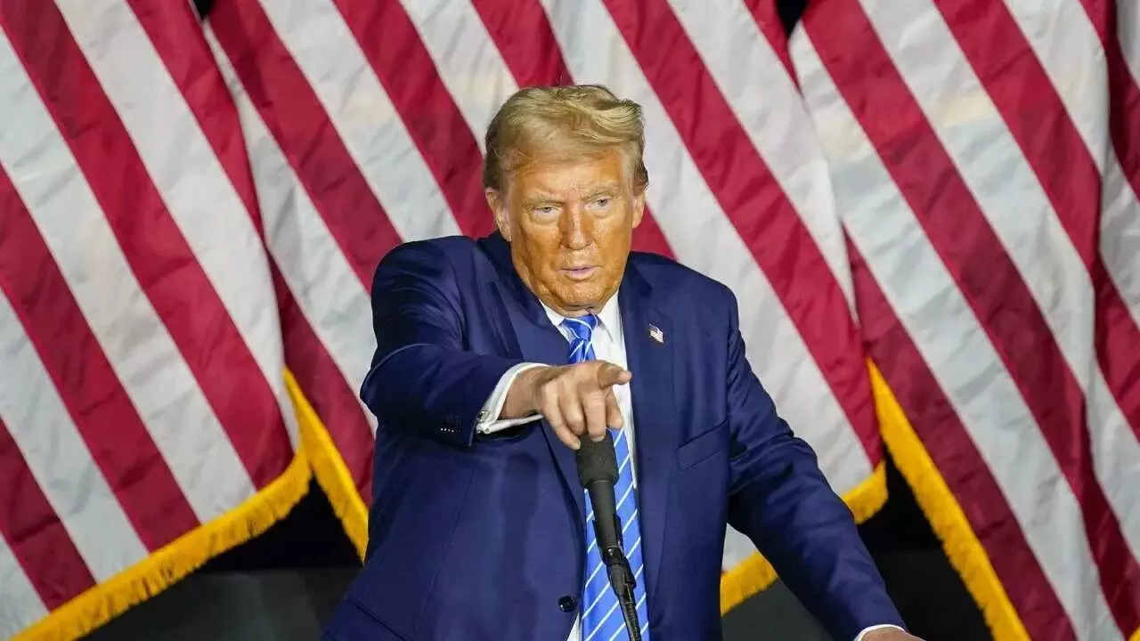 Trump Tariffs : ట్రంప్ టారిఫ్ బాంబు..రష్యా నుంచి చమురు కొంటే 500 శాతం టాక్స్..భారత్, చైనాలే టార్గెట్ Trump Tariffs : ట్రంప్ టారిఫ్ బాంబు..రష్యా నుంచి చమురు కొంటే 500 శాతం టాక్స్..భారత్, చైనాలే టార్గెట్