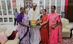 Medaram Jatara: మేడారం జాతరకు కేసీఆర్ను ఆహ్వానించిన మంత్రులు సీతక్క, కొండా సురేఖ Medaram Jatara: మేడారం జాతరకు కేసీఆర్ను ఆహ్వానించిన మంత్రులు సీతక్క, కొండా సురేఖ