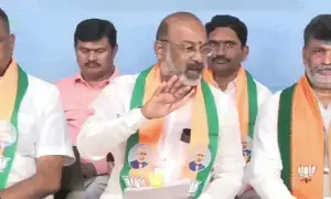 Bandi Sanjay: వైఫల్యాలను దాచేందుకే కాంగ్రెస్, బీఆర్ఎస్లు నదీ జల వివాదాన్ని రెచ్చగొడుతున్నాయి: బండి సంజయ్ Bandi Sanjay: వైఫల్యాలను దాచేందుకే కాంగ్రెస్, బీఆర్ఎస్లు నదీ జల వివాదాన్ని రెచ్చగొడుతున్నాయి: బండి సంజయ్