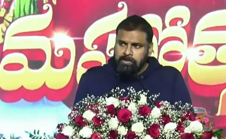 Pawan Kalyan Warning: పవన్కల్యాణ్ హెచ్చరిక: పిఠాపురంలో గొడవలు పెడితే ఏరివేస్తా! Pawan Kalyan Warning: పవన్కల్యాణ్ హెచ్చరిక: పిఠాపురంలో గొడవలు పెడితే ఏరివేస్తా!